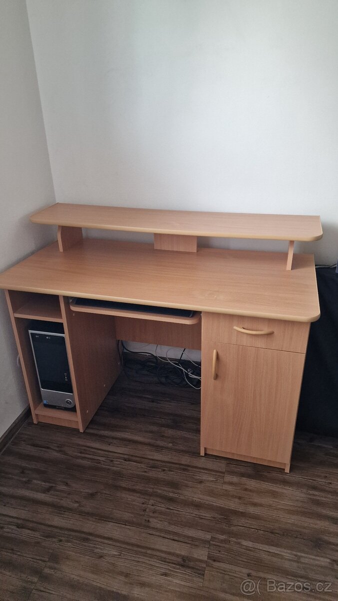 Stůl na pc