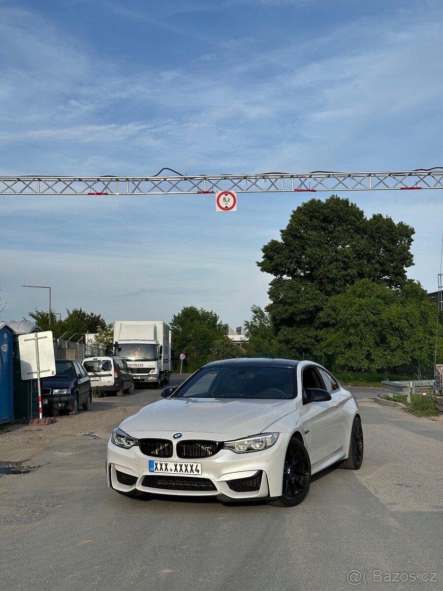 Narozeniny svatba obřad rozlučka se svobodou v M4