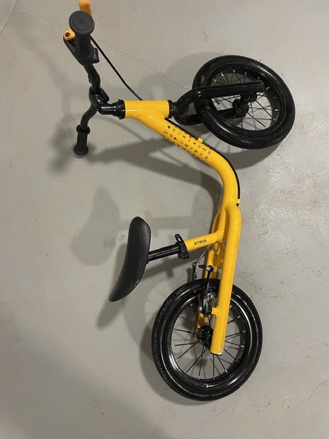 Dětský set odrážedlo s přilbou pro kluky a holky od 2 let