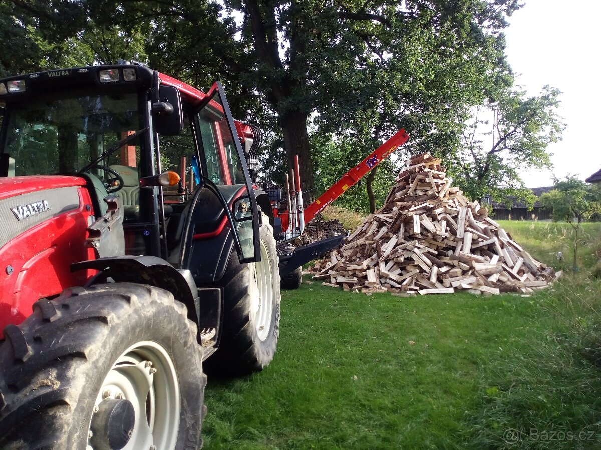 Štípání palivového dříví u vás doma
