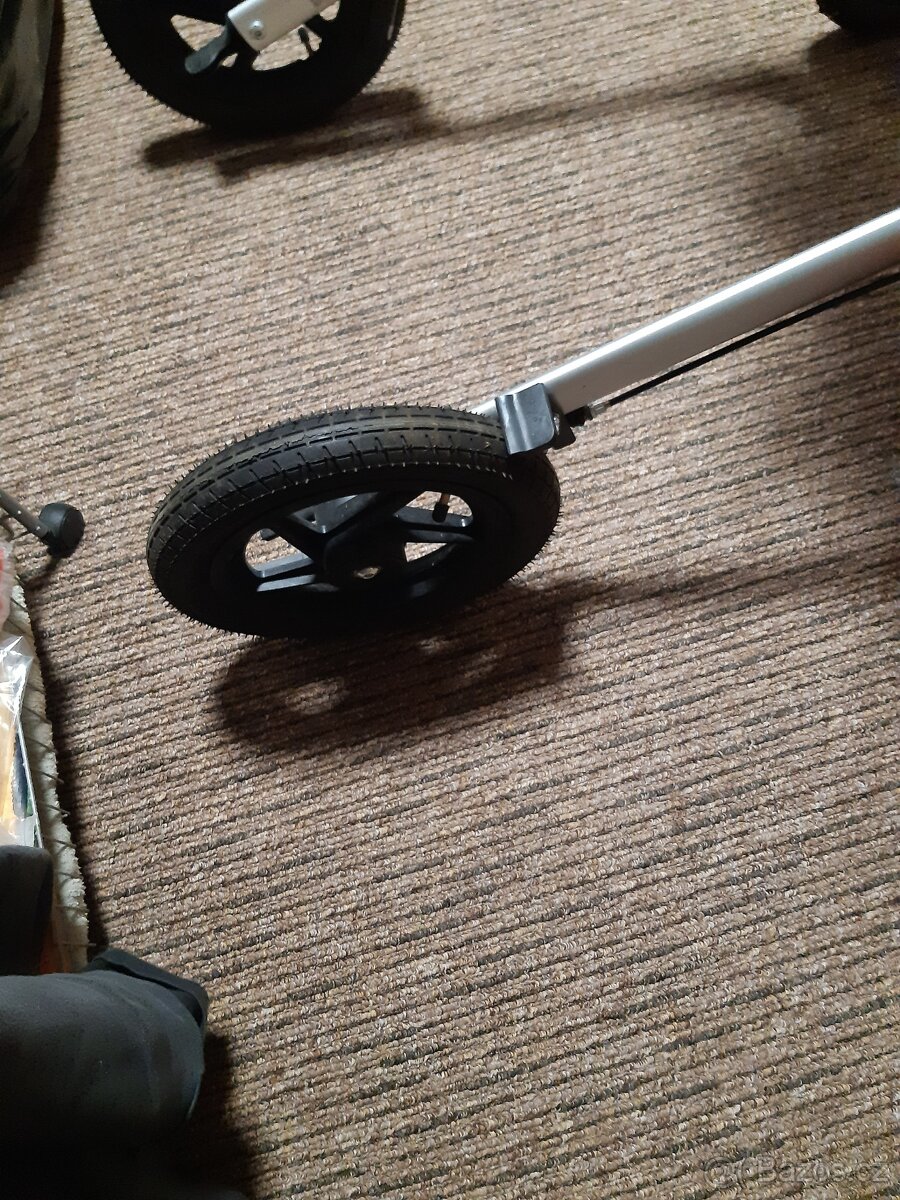 Invalidní chodítko.