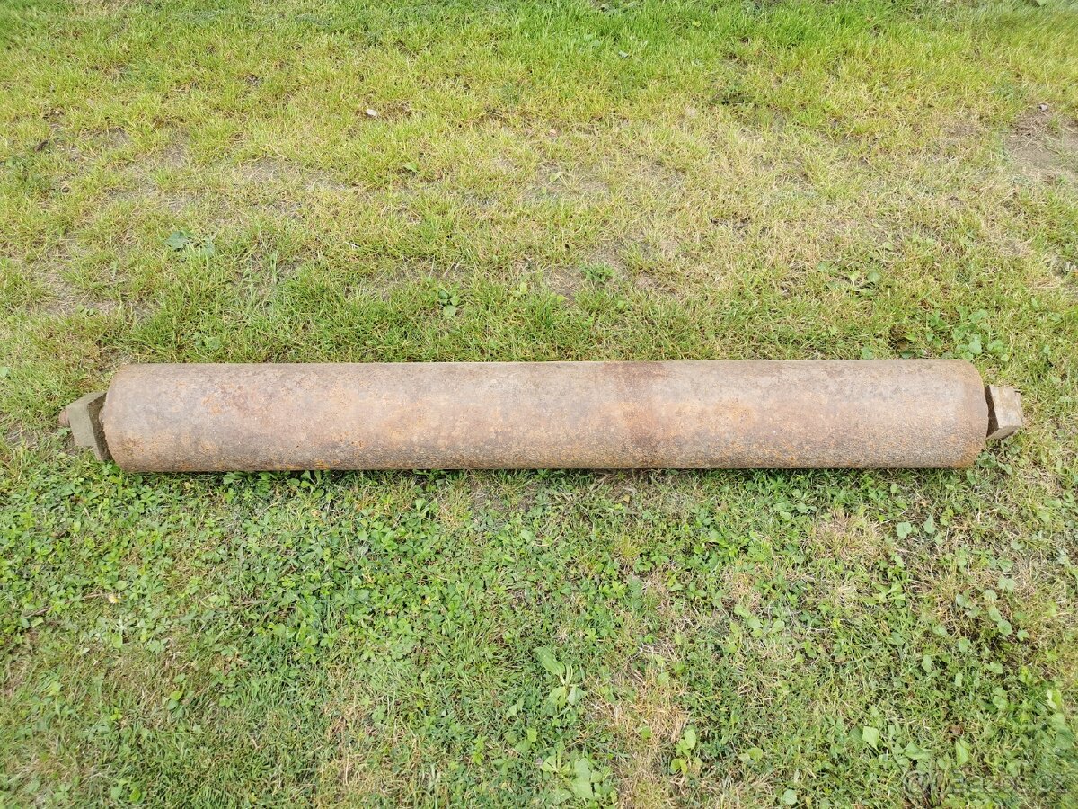 Válec zahradní ocelový dutý.