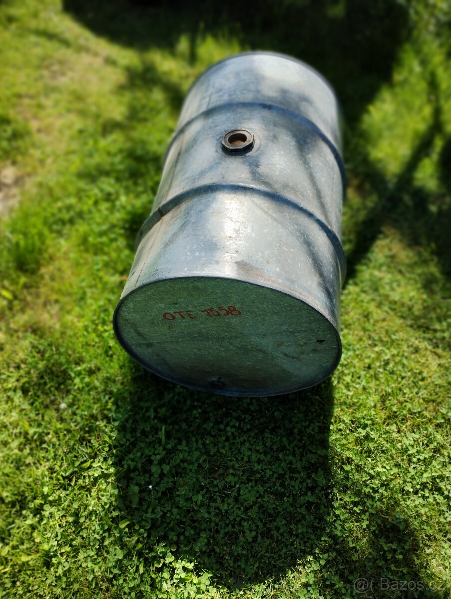 Sud na naftu + ruční pumpa