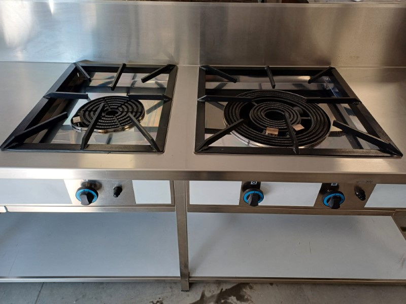 Plynový sporák XXL s paellovými hořáky 10,4kW a 27kW