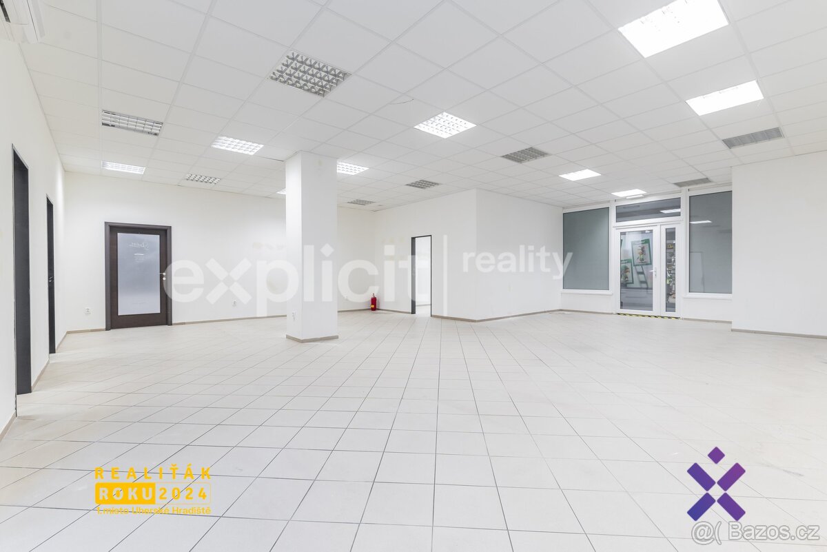 Pronájem obchodních prostor v centru města 142 m² - Uherský