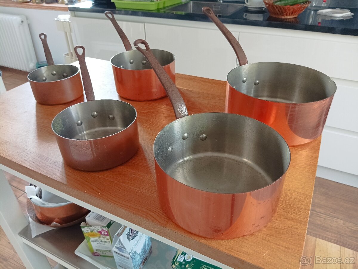 KVALITNÍ MĚDĚNÉ HRNCE TOURNUS FRANCIE 70. LÉTA