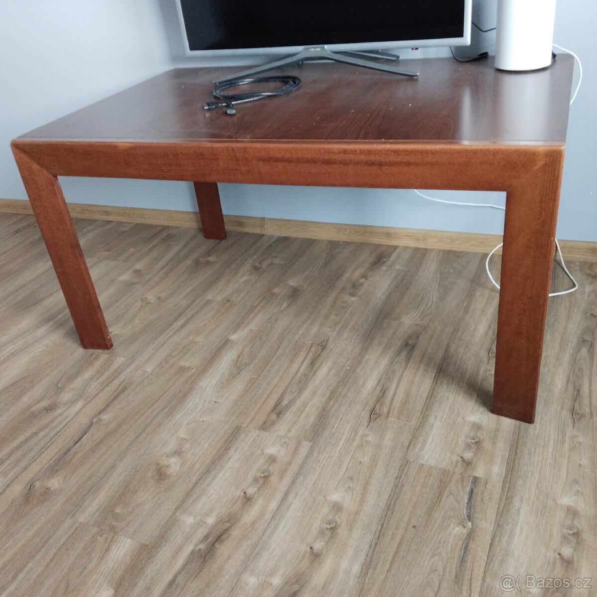 stůl do obývacího pokoje