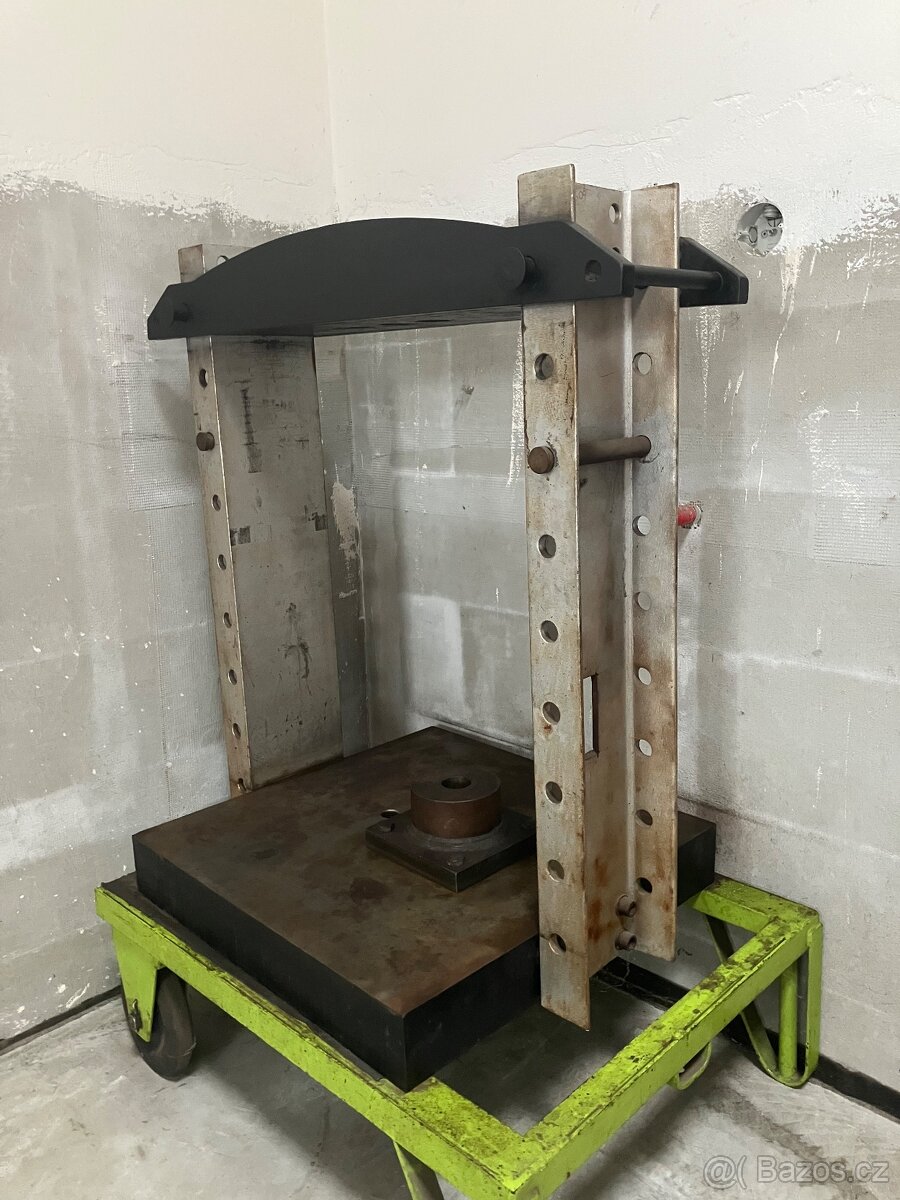 Dílenský lis,lisovací stolice