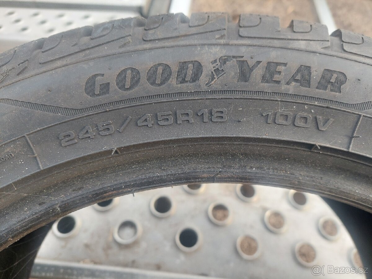 Pneu zimní 245 45 18 Good Year
