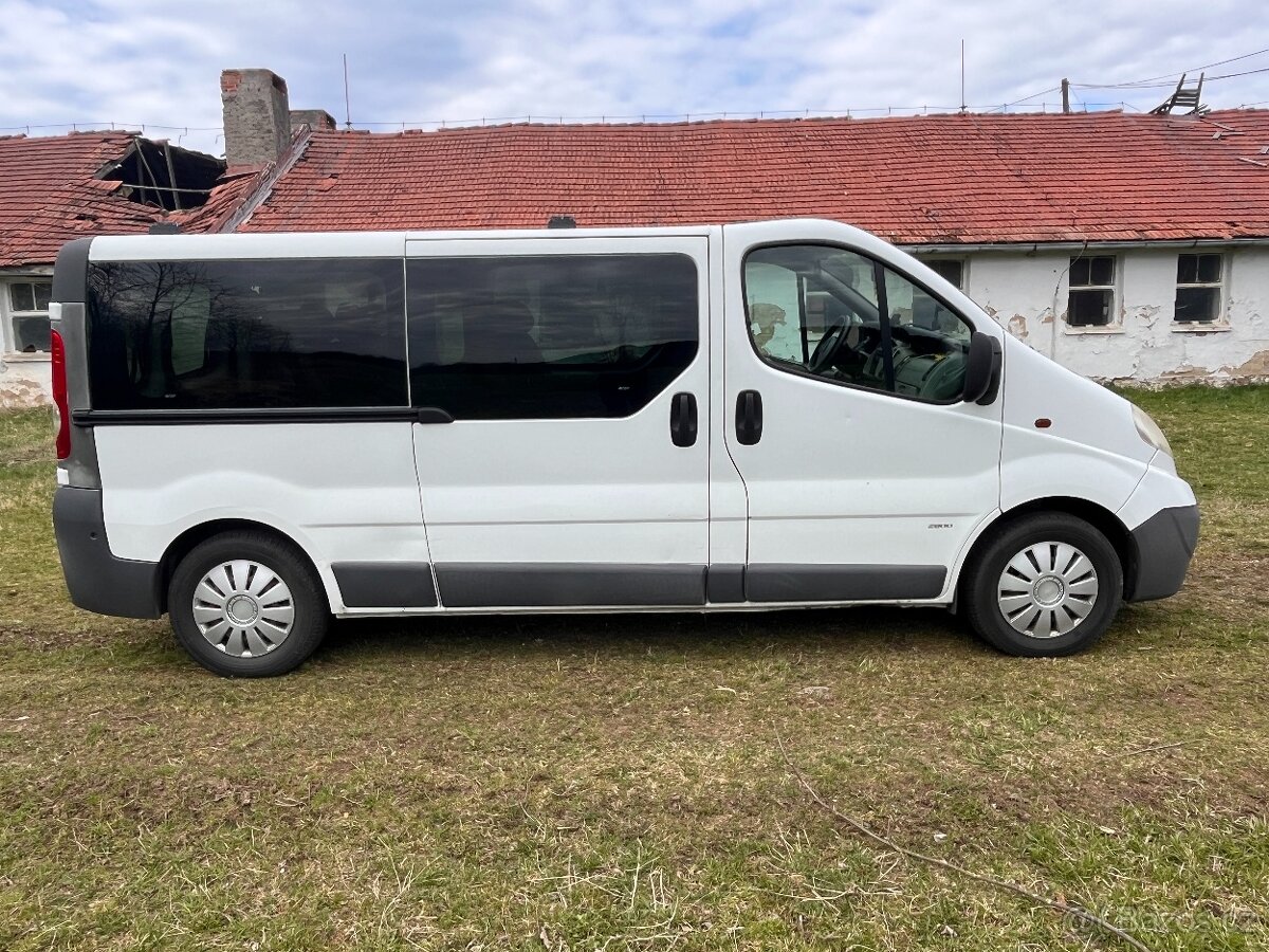 OPEL VIVARO LONG 2,5 CDTI-9.MÍST-2008-107KW-VELKÝ SERVIS