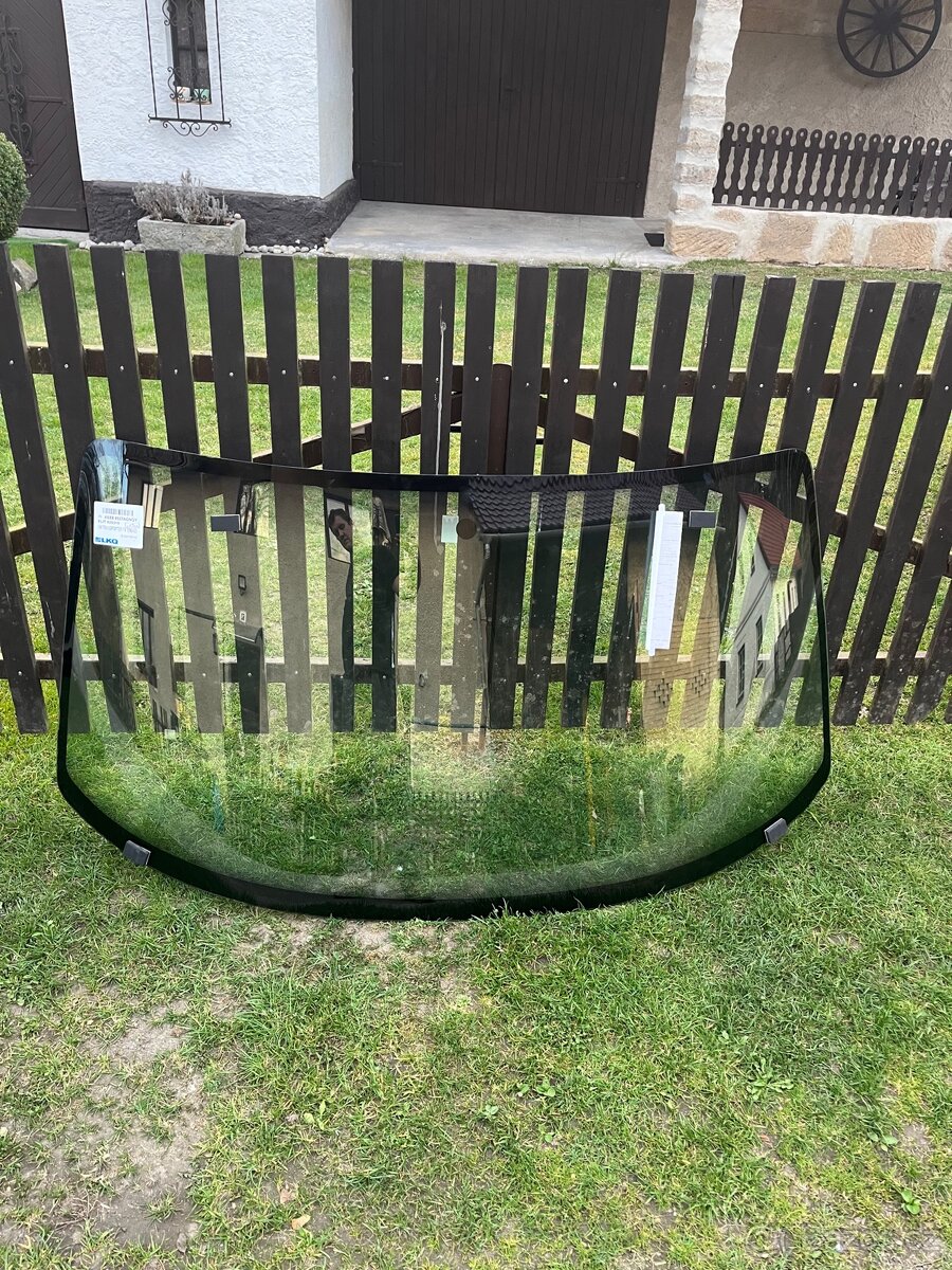 Volcwagen T4 čelní sklo