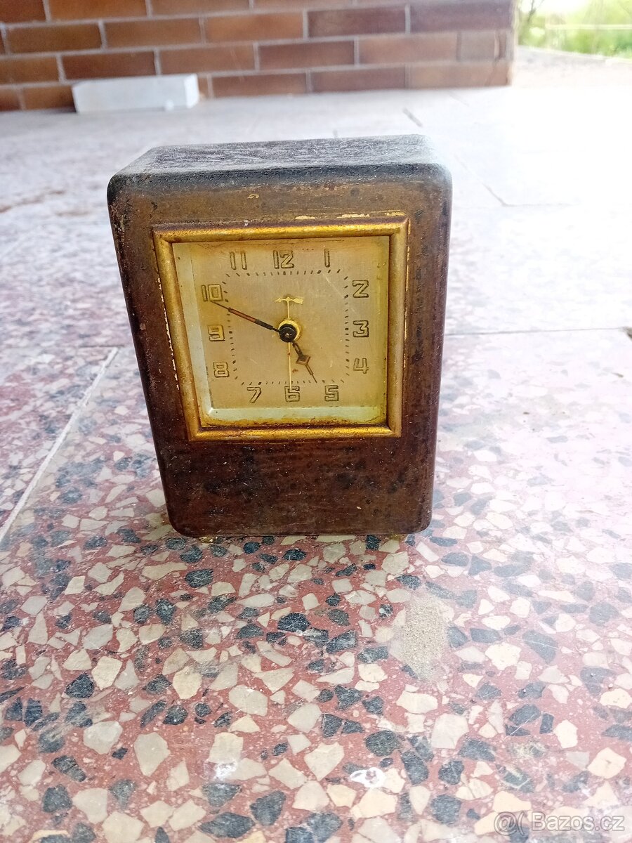 Starý mosazný budík