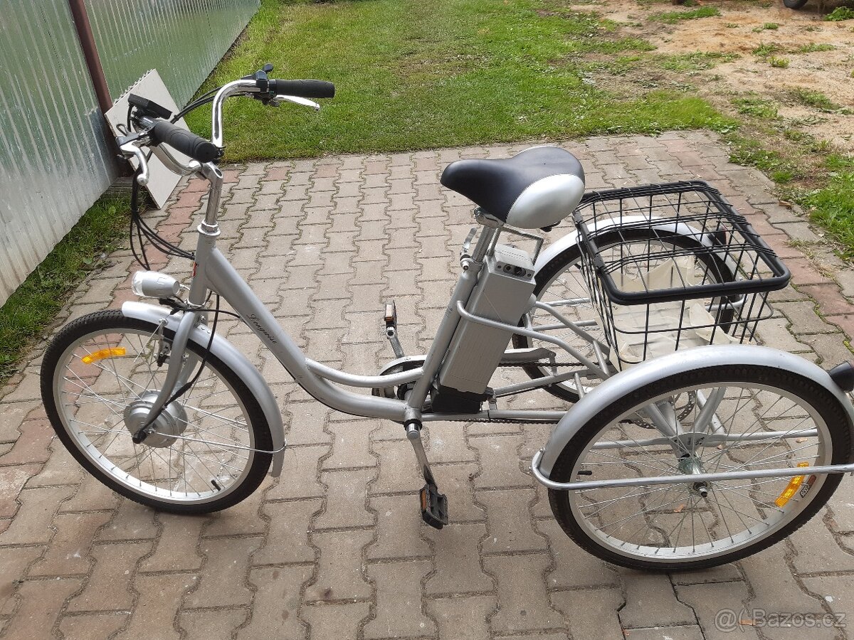 Elektro tříkolka