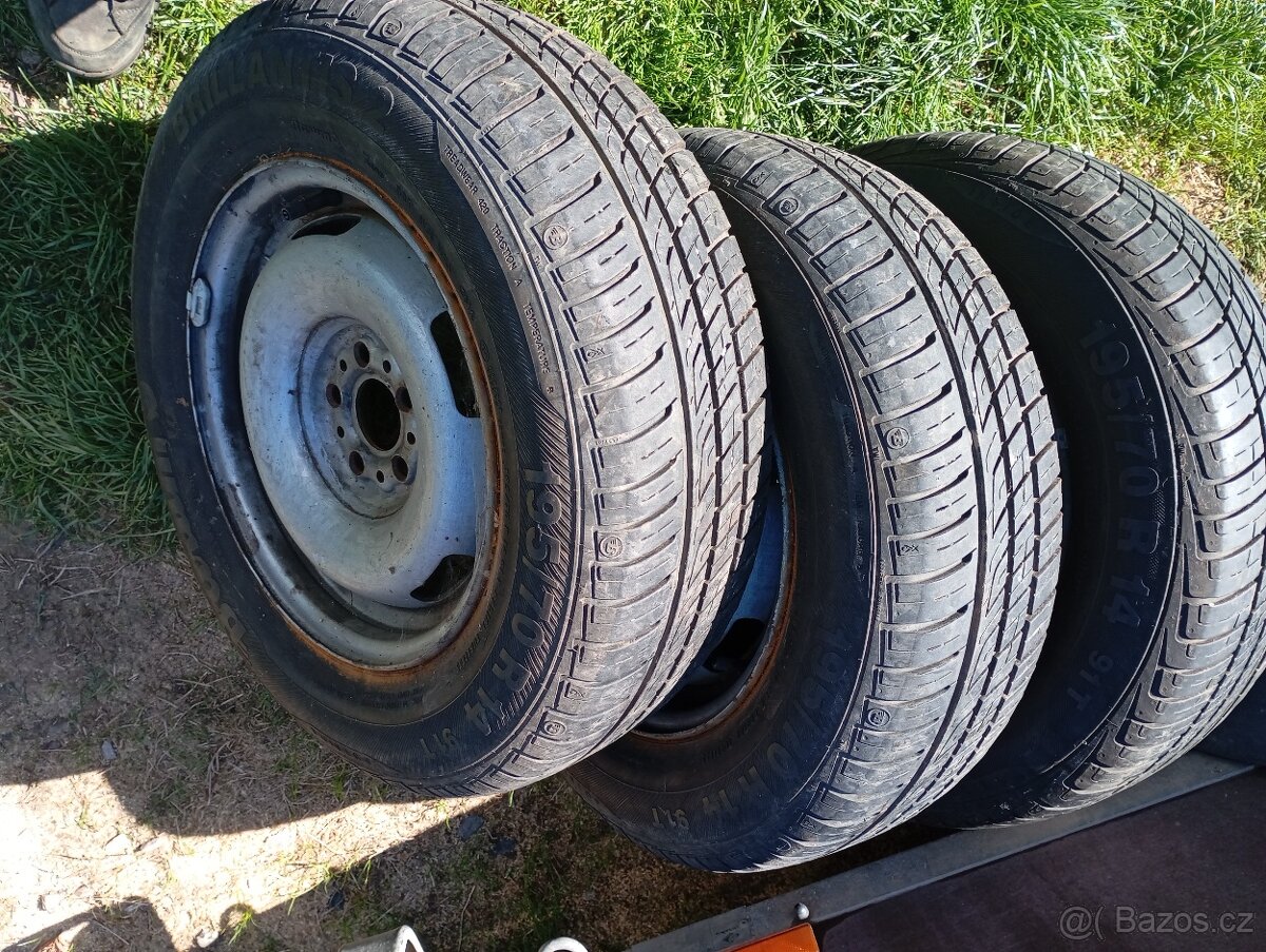 195x70x14 pneu