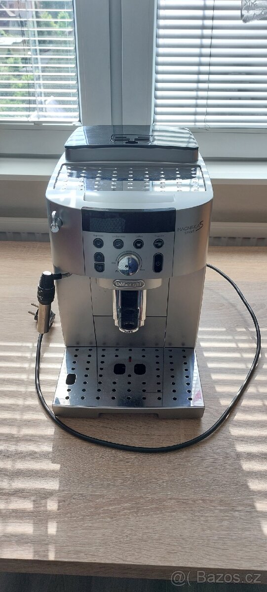 Automatický kávovar Delonghi Magnifika smart