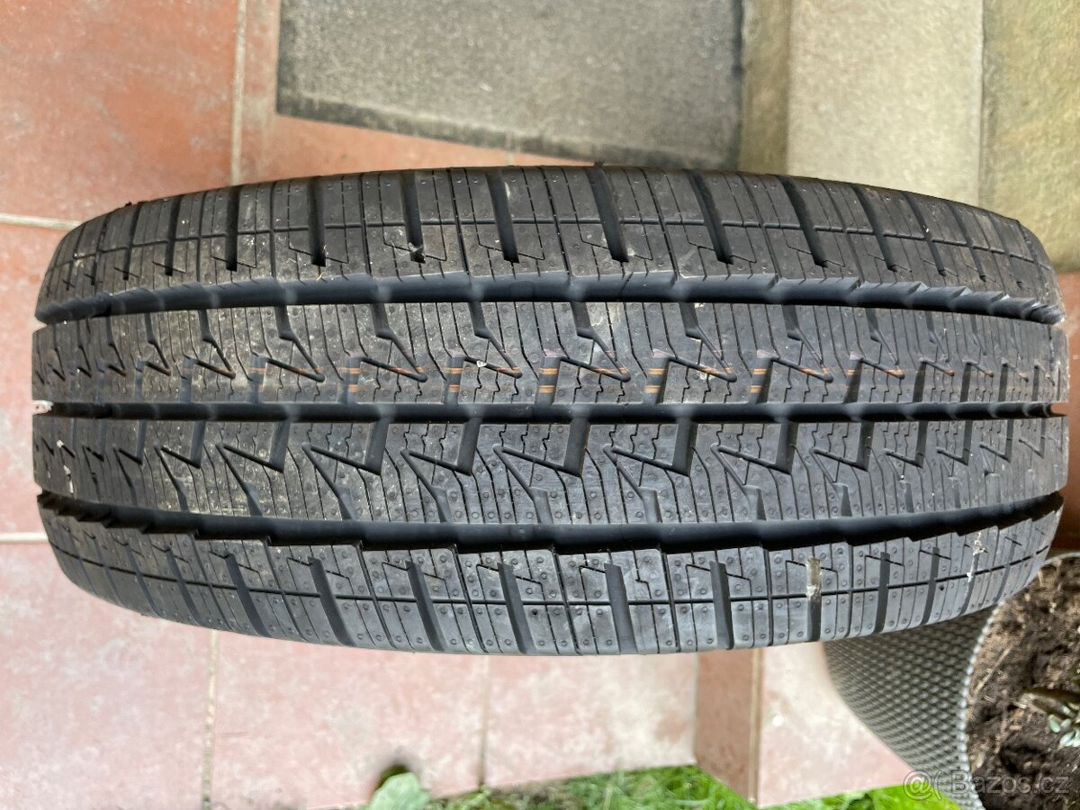 Continental 225/65 R16 C zimní