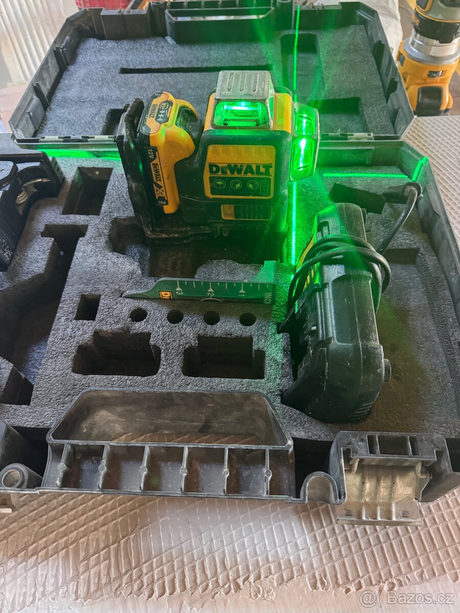Laser DeWalt 3x360° zelený