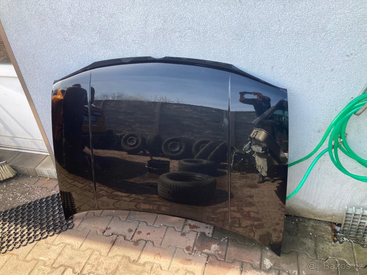 VW Golf IV 4 cerna met kapota