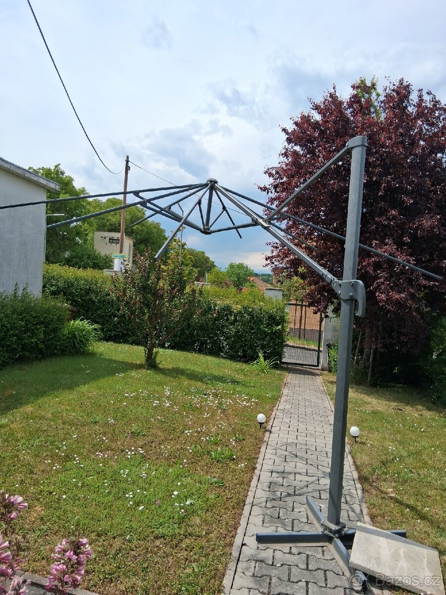 Konstrukce na slunečník