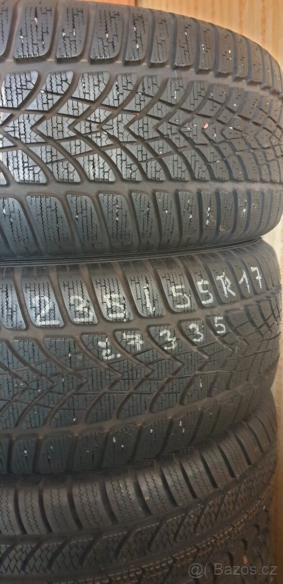 2 ks zimní 235/55 R 17 Dunlop SP Winter Sport 4D