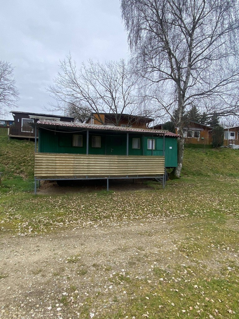 OBYTNÁ POJÍZDNÁ CHATA NA KOLECH S TERASOU