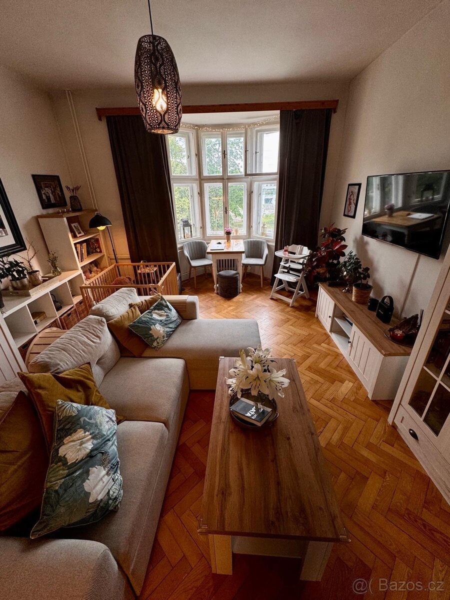 Pronájem zařízeného 2+kk s balkónem, 60m2 – Smetanovo náb.