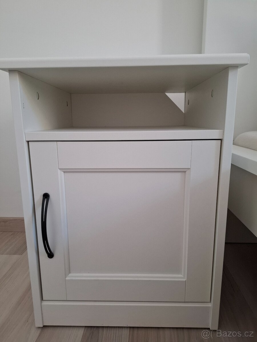 Nocni stolek Songesand Ikea