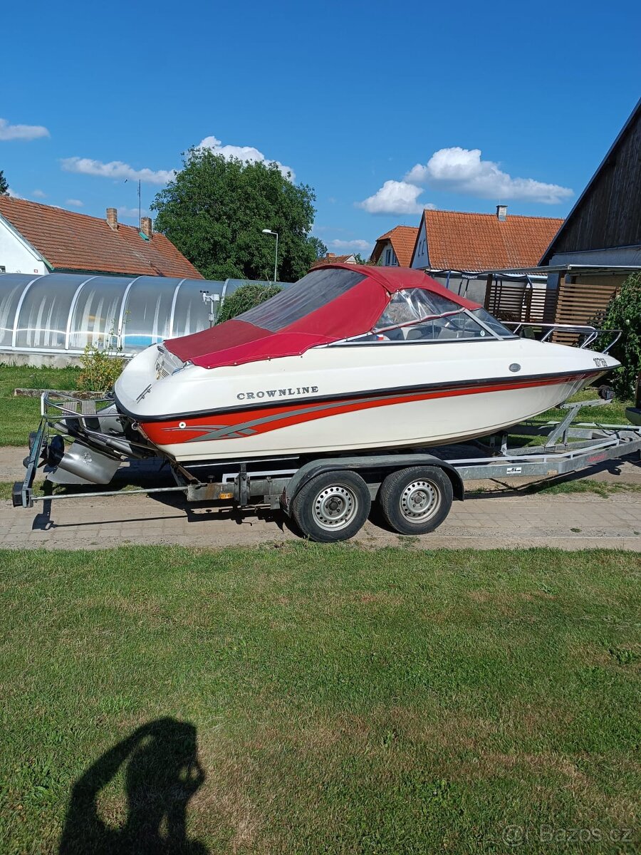 Motorová loď Crownline 180 + přívěs
