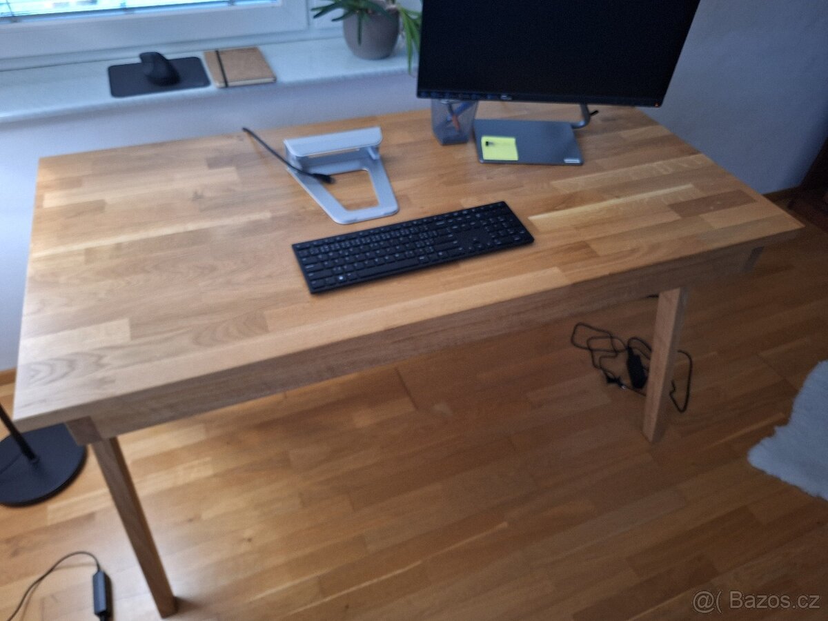 Pracovní stůl z masivu (dub)