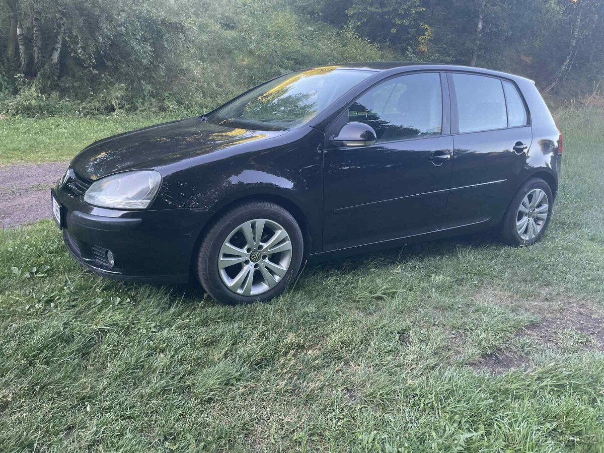 Vw golf 5 1.6 benzín Nová STK