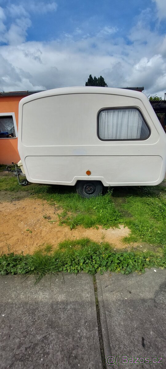 Polský obytný přívěs N126