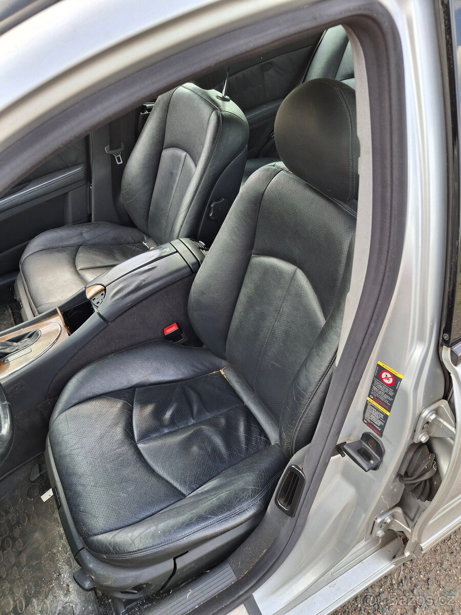 prodám černý kožený interier mercedes benz 211 kombi