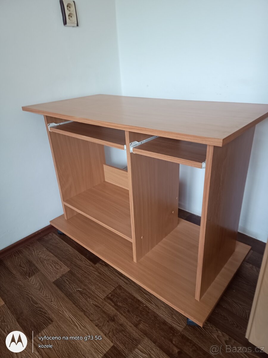 PC stůl