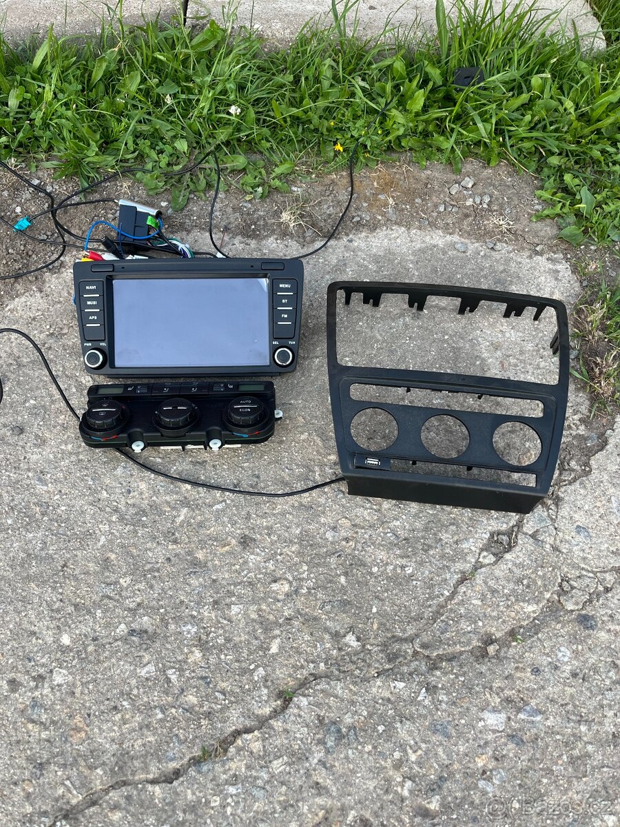 Rádio, Climatronic a rámeček
