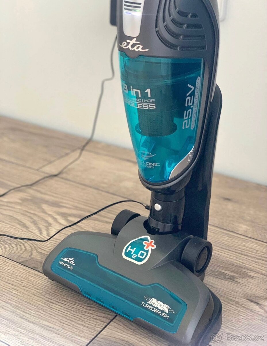 Tyčový vysavač ETA Moneto II AQUA PLUS