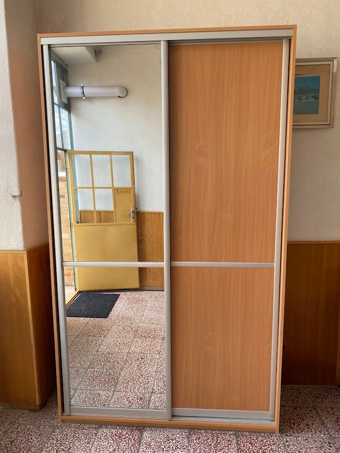 Prodám na zakázku dělanou škříň