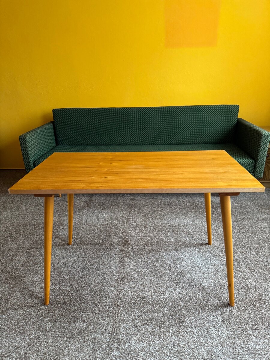 Konferenční / jídelní stolek