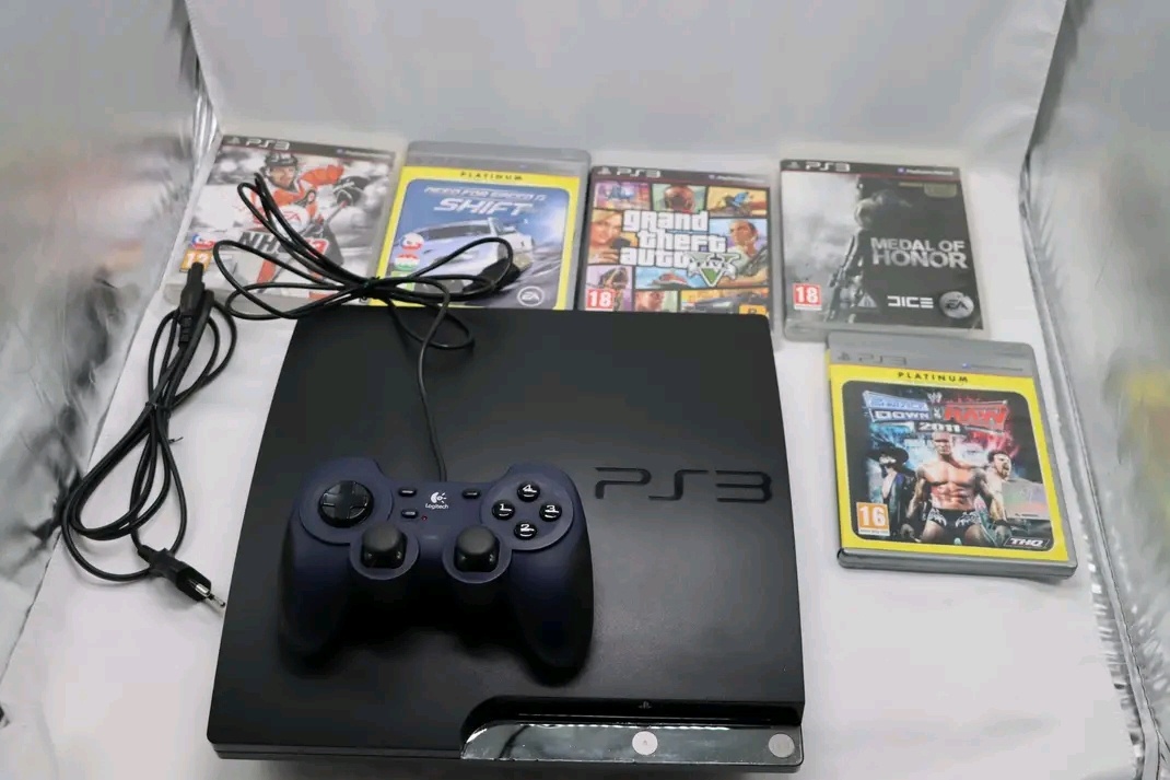 Sony PlayStation 3 Slim (CECH-2504B) 320GB + 5 Hier