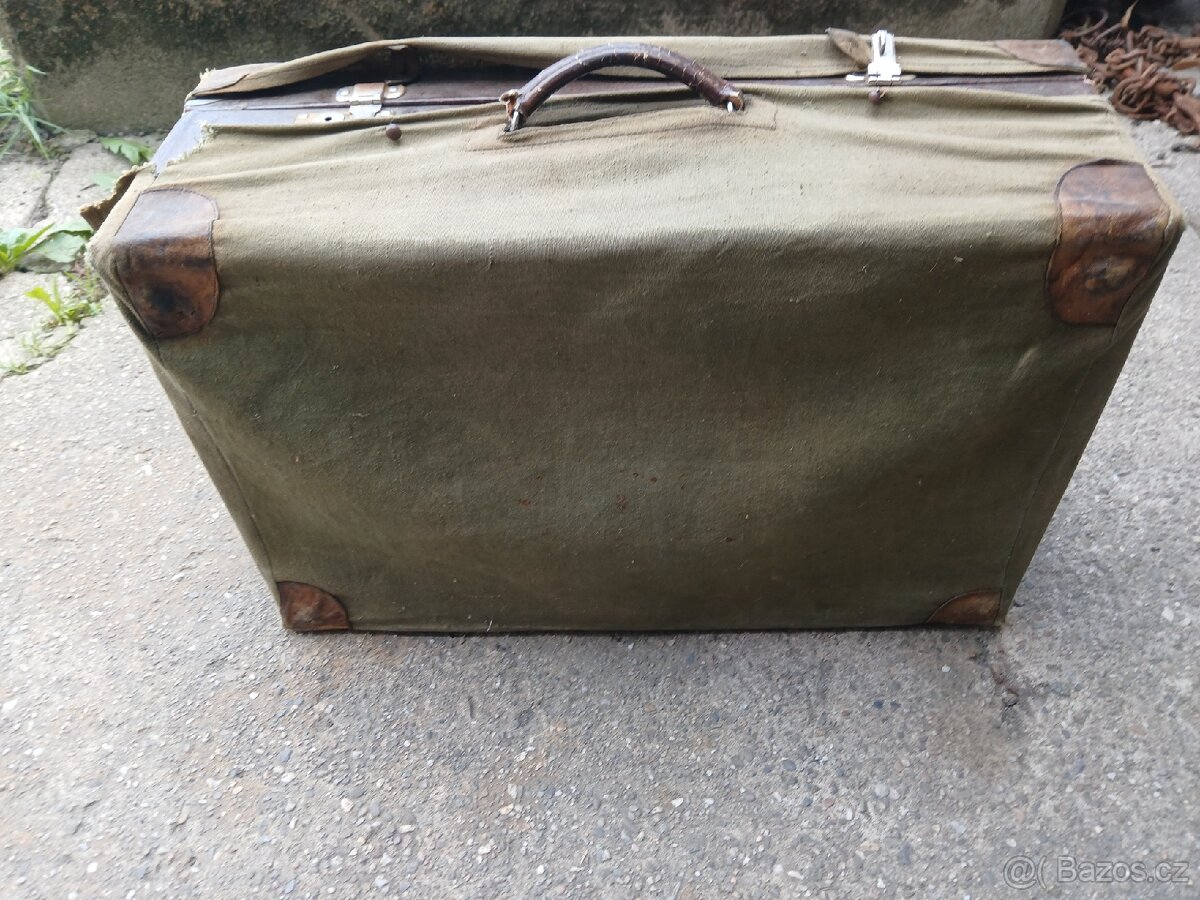 Stary vojenske kufr
