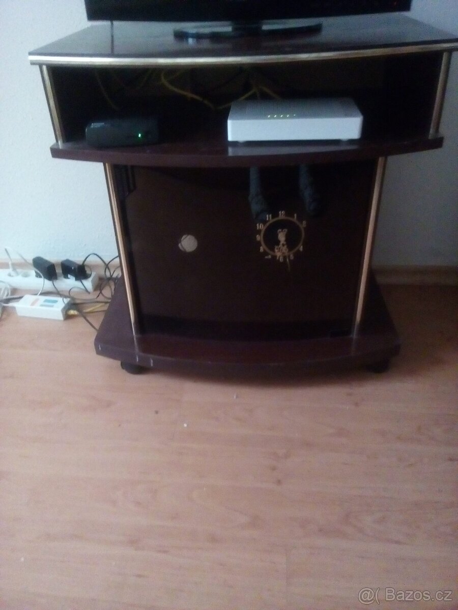 Skříňka pod televizi, tmavě hnědé lamino