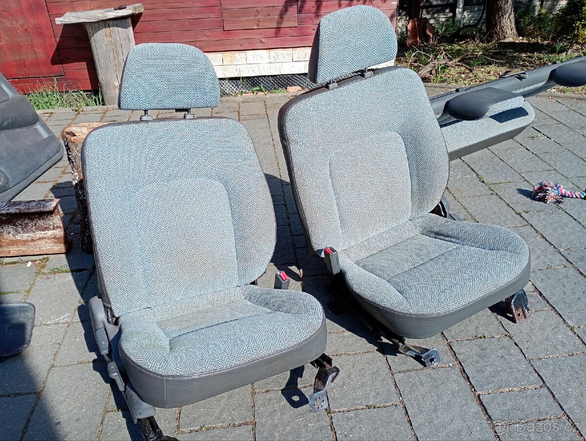 Mitsubishi L200 sedacky