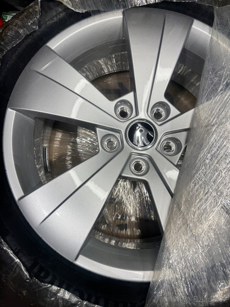 Nové Zimní komplety Škoda Superb originál 215/55 R17”
