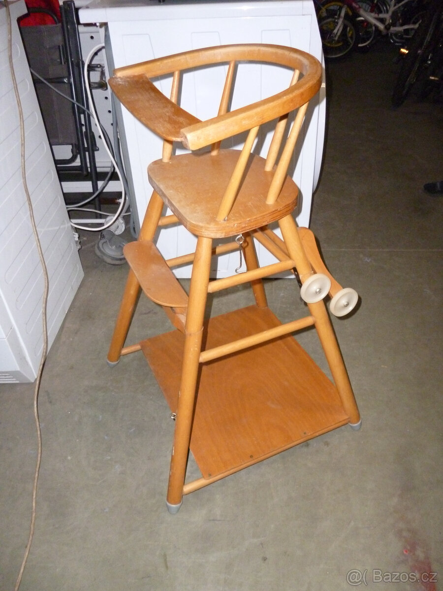 dětská dřevěná židlička + stolík
