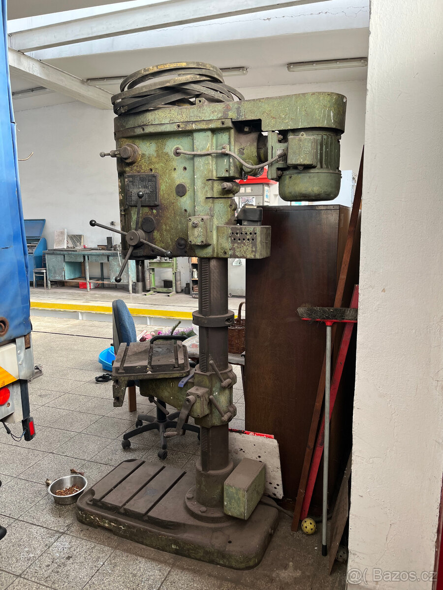 SLOUPOVÁ VRTAČKA - VS 32