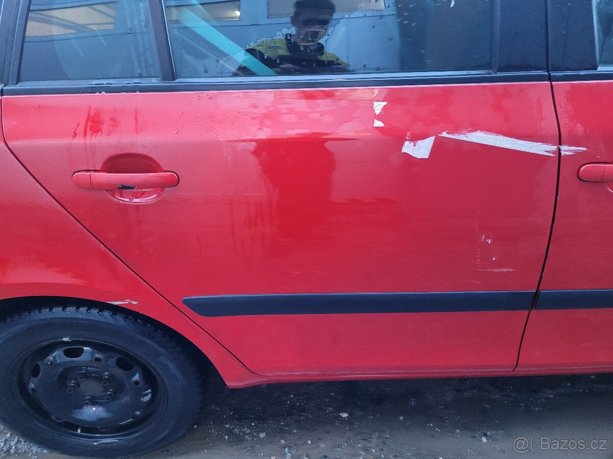 Pravé zadní dveře na škoda fabia II combi 8151