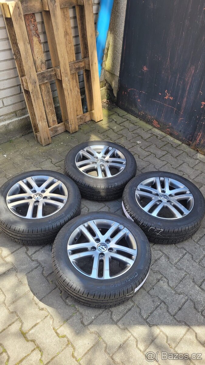 Alu kola VW Golf Touran 205/55 R16 pneu Pirelli 99%