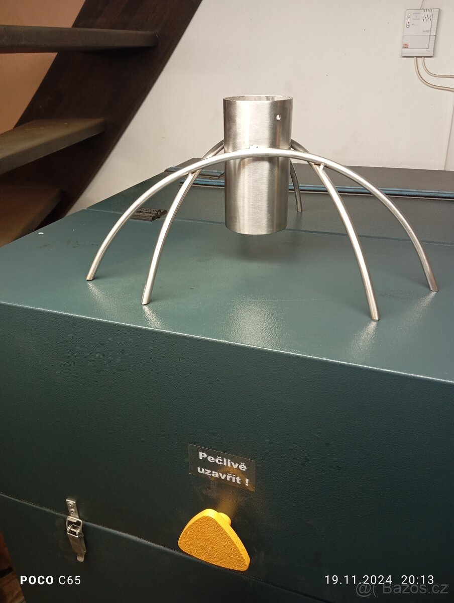 Stojan na vánoční stromek