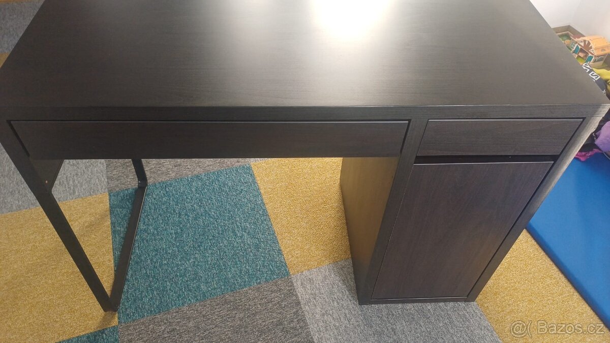 Stůl Micke Ikea