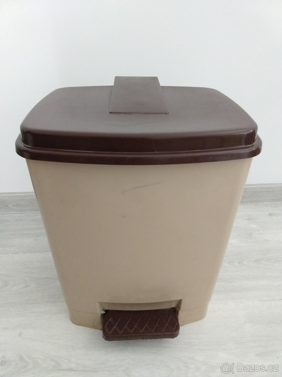 Nášlapný odpadkový koš 30x34x40 cm