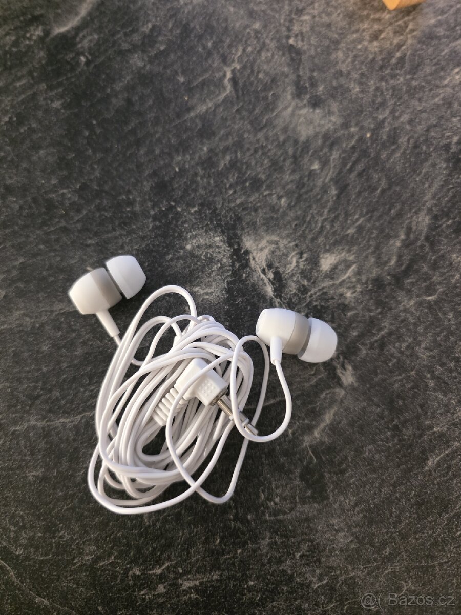 Drátová sluchátka NEPOUŽITÁ